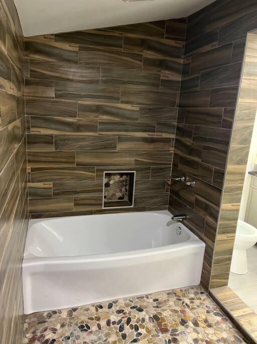 Вілла Luxury 2Br Within Walking Distance To Nightlife!! Ковінгтон Екстер'єр фото